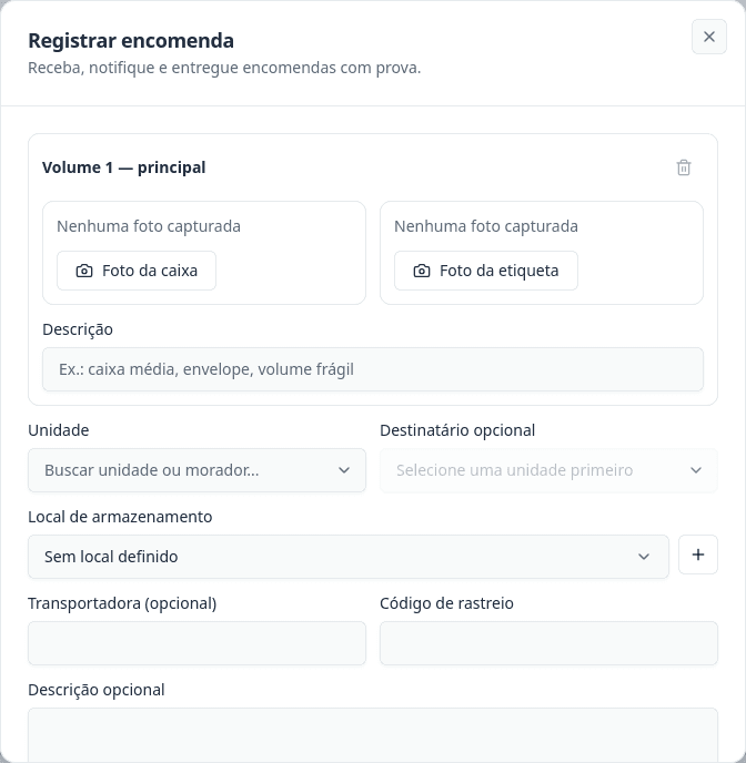 Formulário de registro de encomenda com foto da caixa, foto da etiqueta, unidade, destinatário e rastreio.